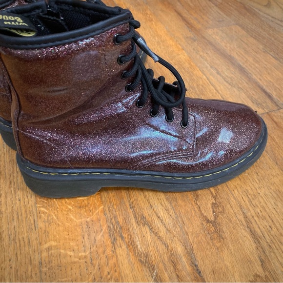 Dr. Martens Kids Boots in Shimmering Brown - Picture 5 of 8